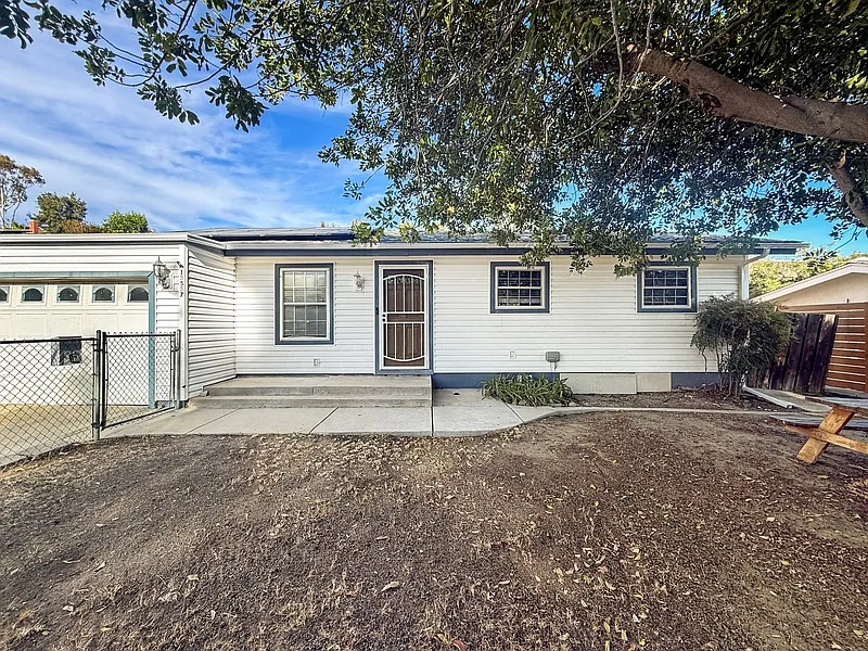 3 bed, 2.0 bath, 1089 sqft, $3,655 — Photo 2