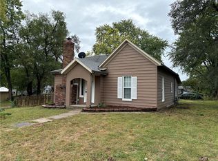 807 S 5th St, Louisburg, KS 66053
