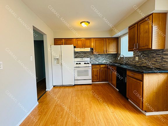 2nd image of 24332 Cunningham Ave