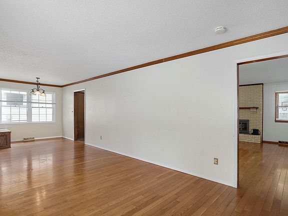 5th image of 720 E Rosebrier Street