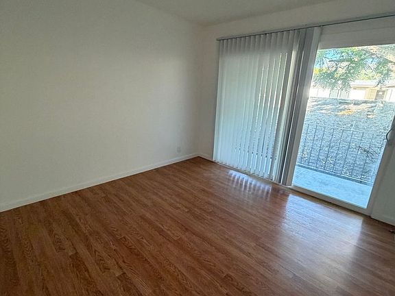5th image of 821-827 Robinson St