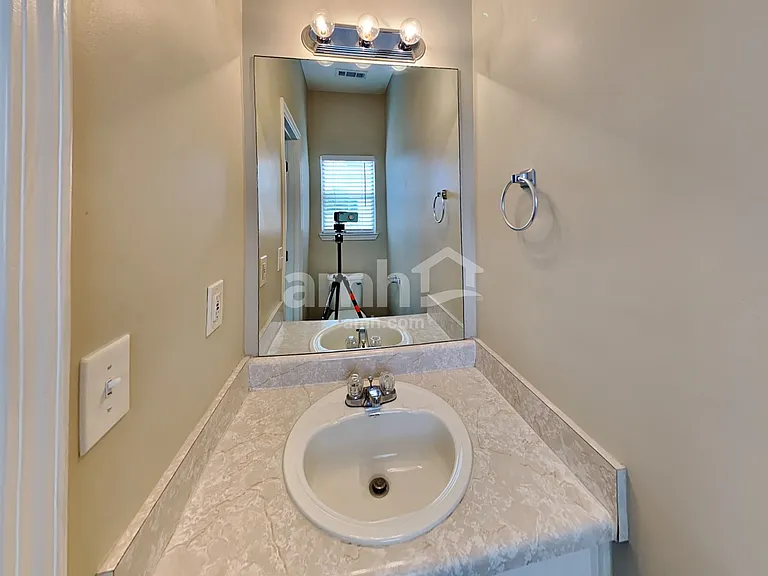 602 Thrasher Ct — Photo 12