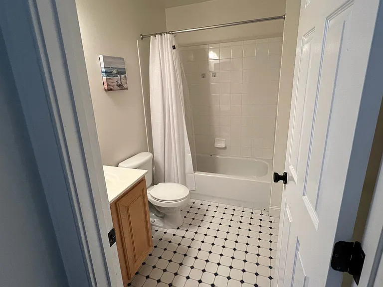 2115 E Fairmount Ave — Photo 9