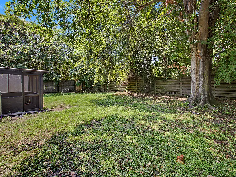 703 Woods Ct — Photo 29