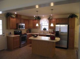 5 Summit Dr, Cream Ridge, NJ 08514