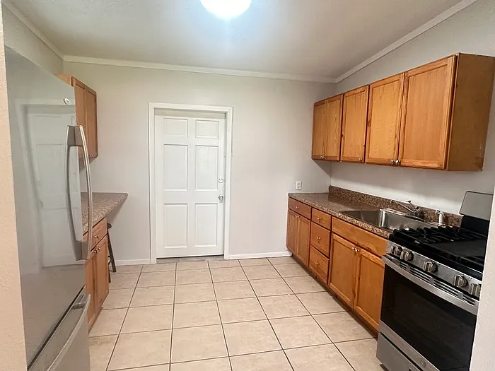 420 Lakeview Ave — Photo 3