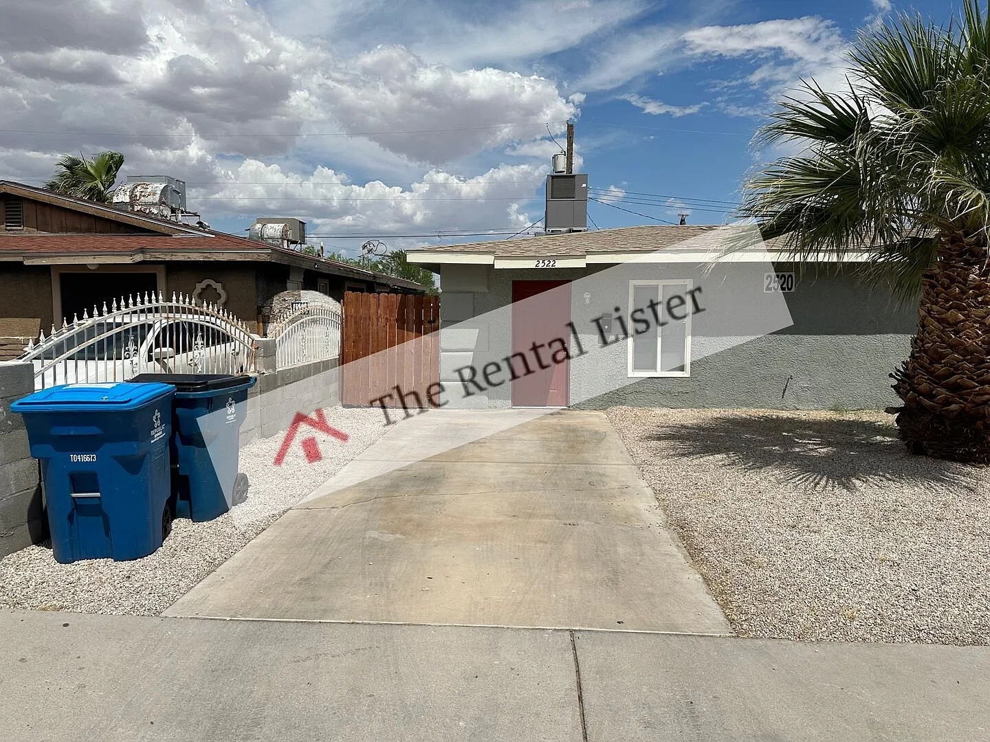 One story one bedroom Duplex Apartment, All Tile Floors All Appliances!! Big back yard!! — Photo 1