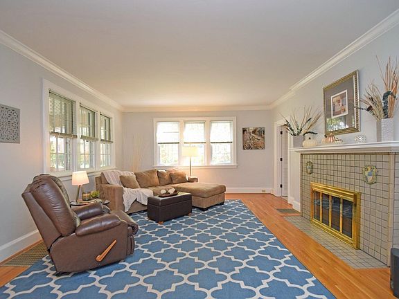 3rd image of 3119 Lookout Cir