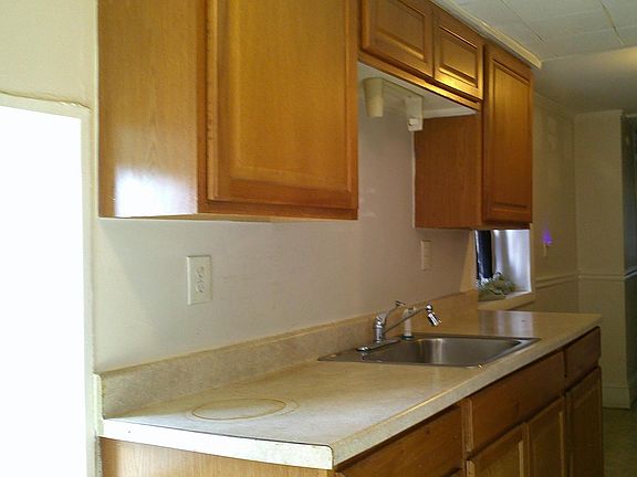 5th image of 309 Cedar St
