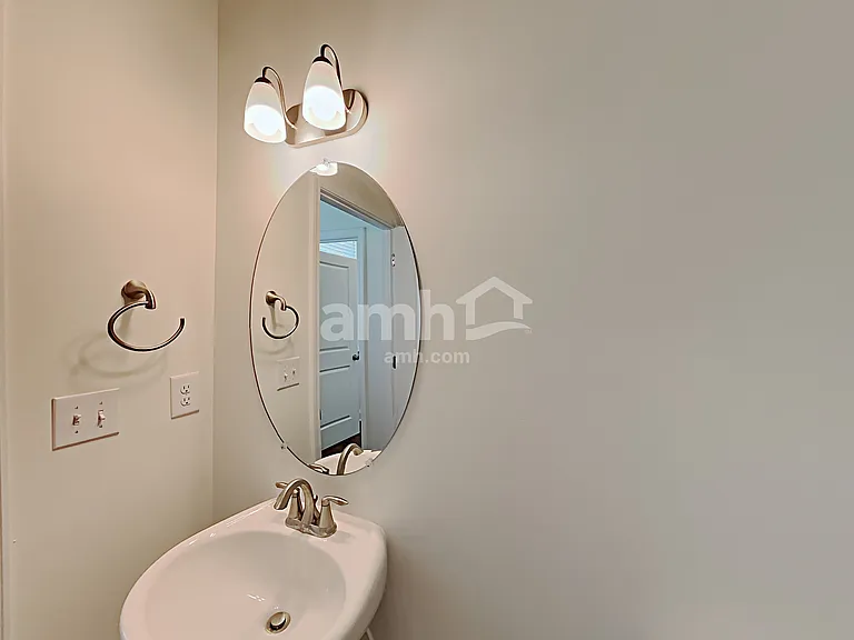 305 Vaughan Pl — Photo 12