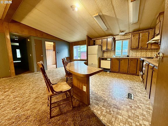 5th image of 62209 Daniels Creek Rd
