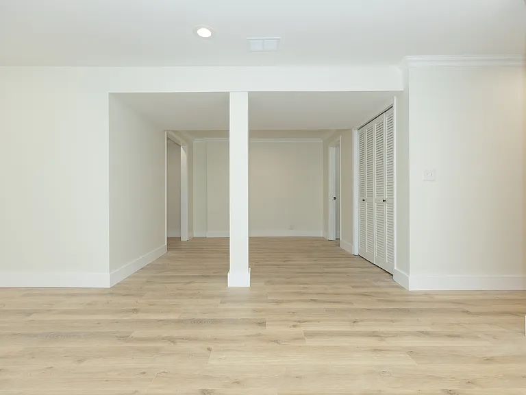 711 Carole Pl — Photo 33