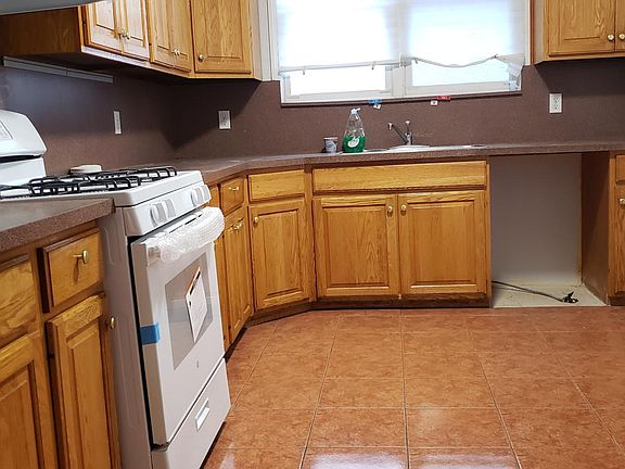 2nd image of 1845 E 19th St Floor 1