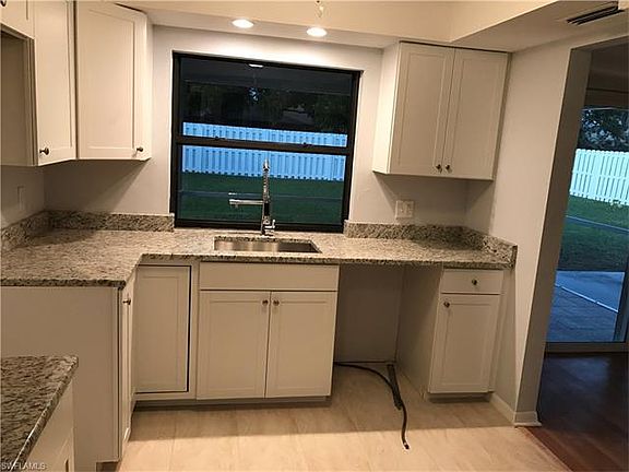 2nd image of 913 SE 15th Ter