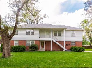 8434 Travis Ln, Overland Park, KS 66212