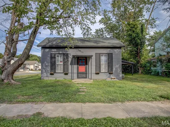 205 Ayres St, White Hall, IL 62092