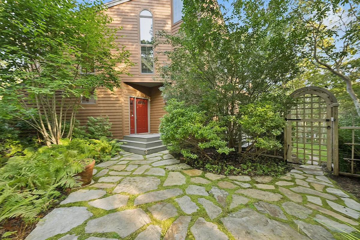 A Hidden Gem in Amagansett's Devon Colony — Photo 2