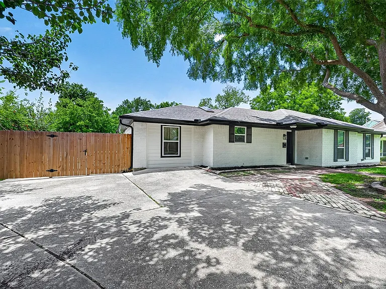 1206 Riggs Rd — Photo 3