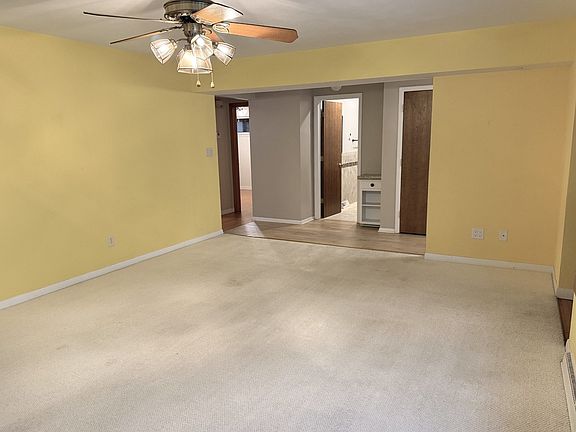 4th image of 205 Oak St