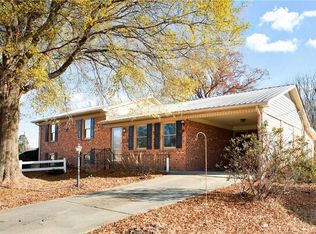 230 Beckford Dr, Lexington, NC 27295