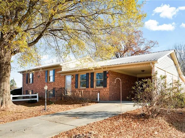 230 Beckford Dr, Lexington, NC 27295