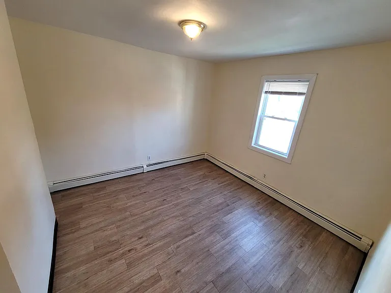 576 Zion St — Photo 2