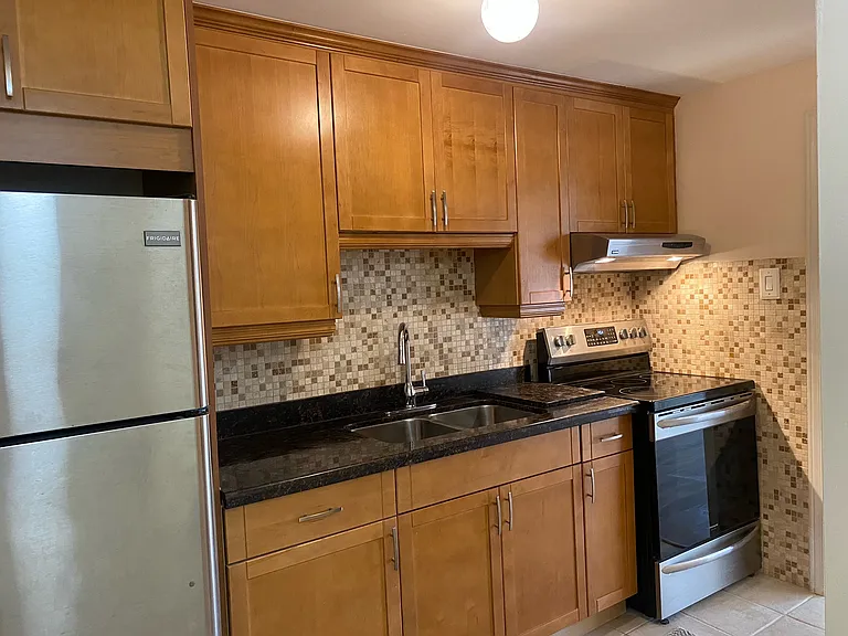 172 Humbercrest Blvd — Photo 8