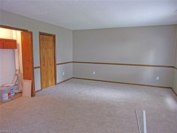 5th image of 417 Jennings Ave