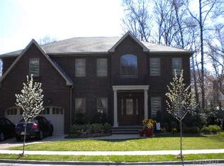 755 N Village Ave, Rockville Centre, NY 11570