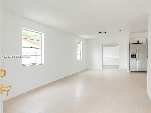 2nd image of 141 W 31st St