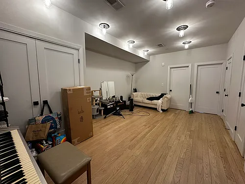106 Bremen St Photo 1