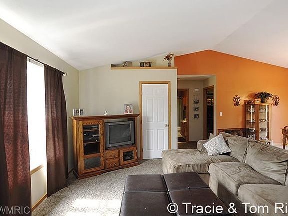 4th image of 6723 Fawn Dr NE