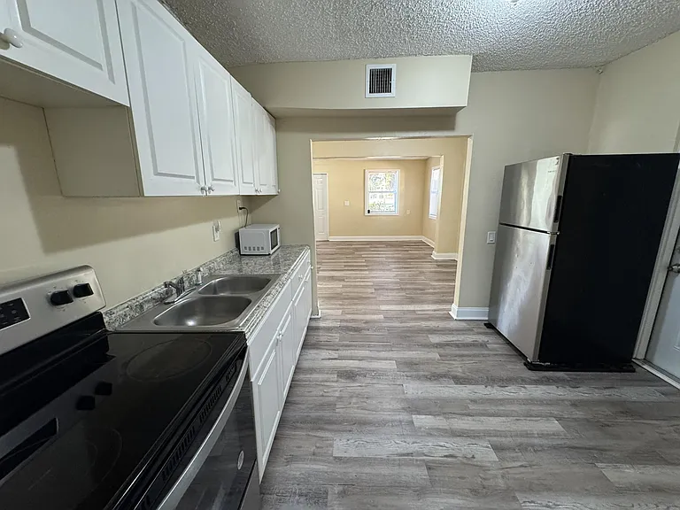 2881 NW 11th Pl — Photo 9