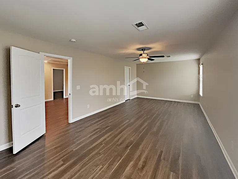 913 Beverly Ct — Photo 12