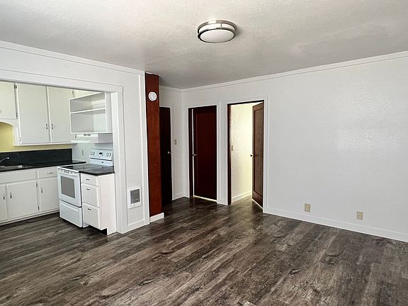 5th image of 3630 S Santiam Hwy #1