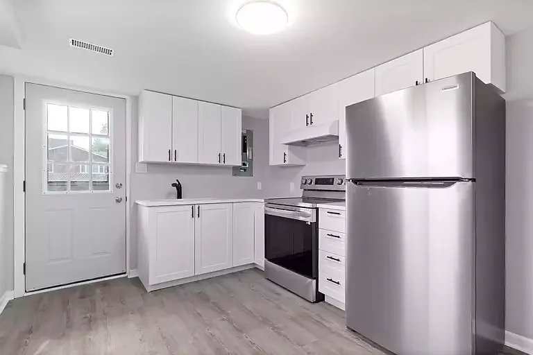 3 bed, 1.0 bath, $1,700 — Photo 2