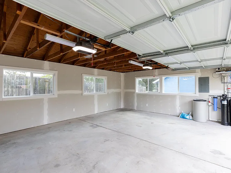 Magnolia Ave — Photo 28