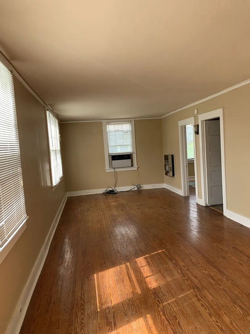 Straightlvr1010a — Photo 2
