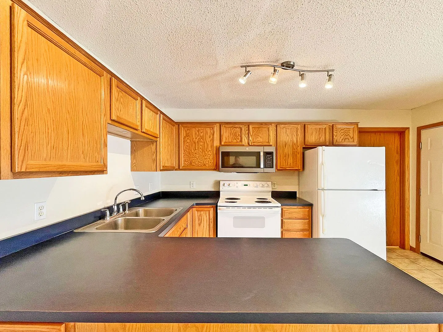 Newly Painted Townhome with Loft-Office and Attached Garage is ready for you! — Photo 3