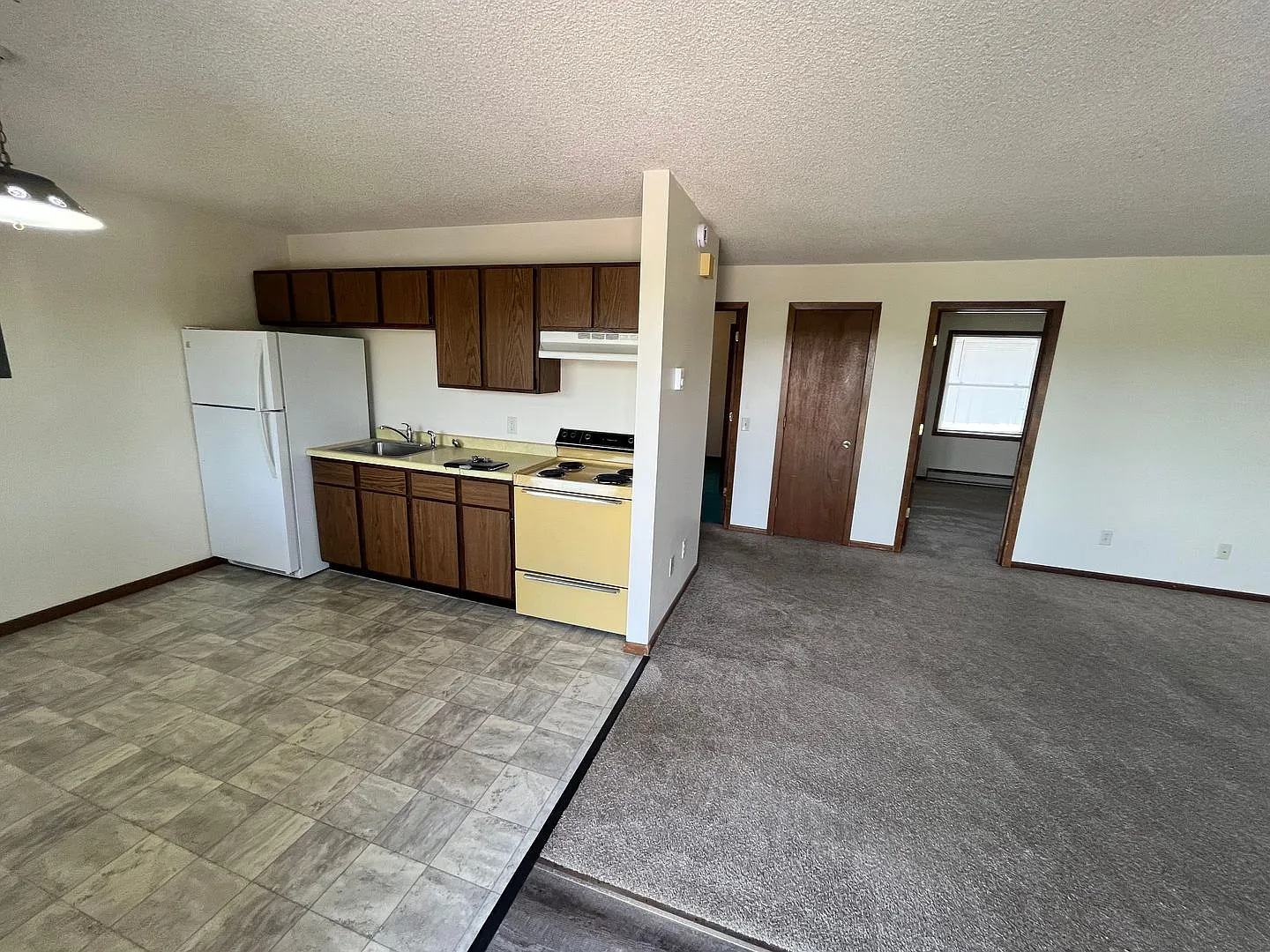 970 W Hamilton Ave — Photo 2