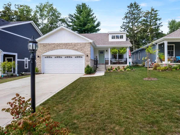 1009 Center St, Valparaiso, IN 46385