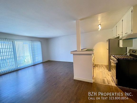 4th image of 1126 N Clark St #3