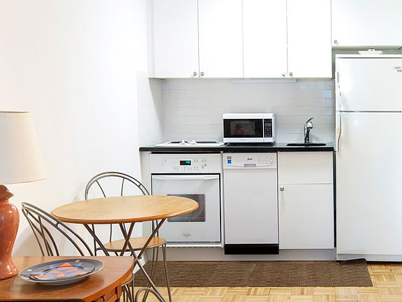 5th image of 150 W 51st St APT 2103