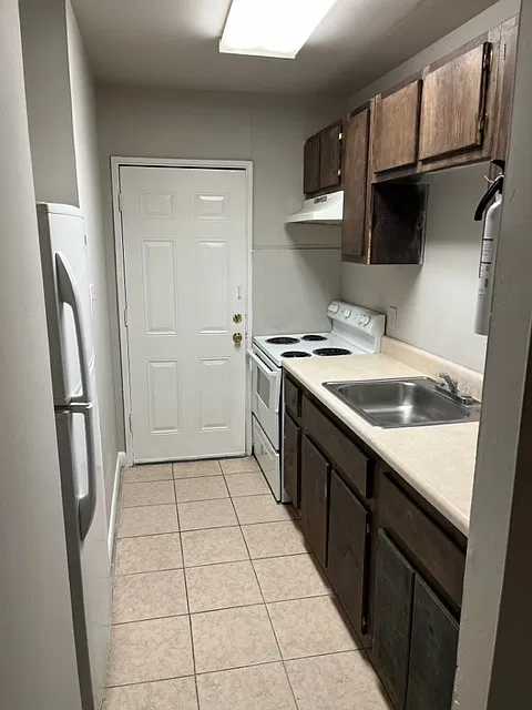 1744 Lyle Ave #13