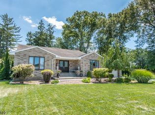 4 Anna Marie Ct, Fairfield, NJ 07004