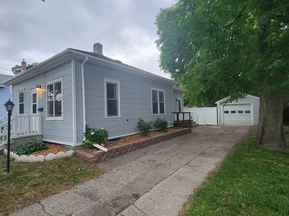 310 14th St S, Fargo, ND 58103