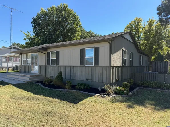 2305 Burrus St, Union City, TN 38261