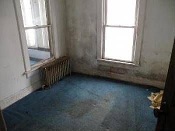 3rd image of 1613 Lincoln St