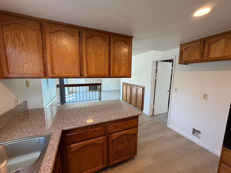 872 Shellwood Way — Photo 12