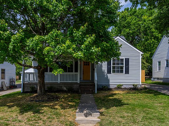 2nd image of 829 Marcellus Dr